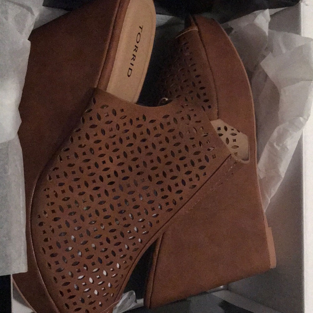 Brand new brown wedges size 13W